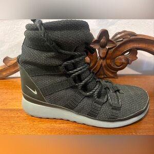 Nike Roshe One High Black Gray Boots Shoes Women's Size 8 (807424-001) Shoes
